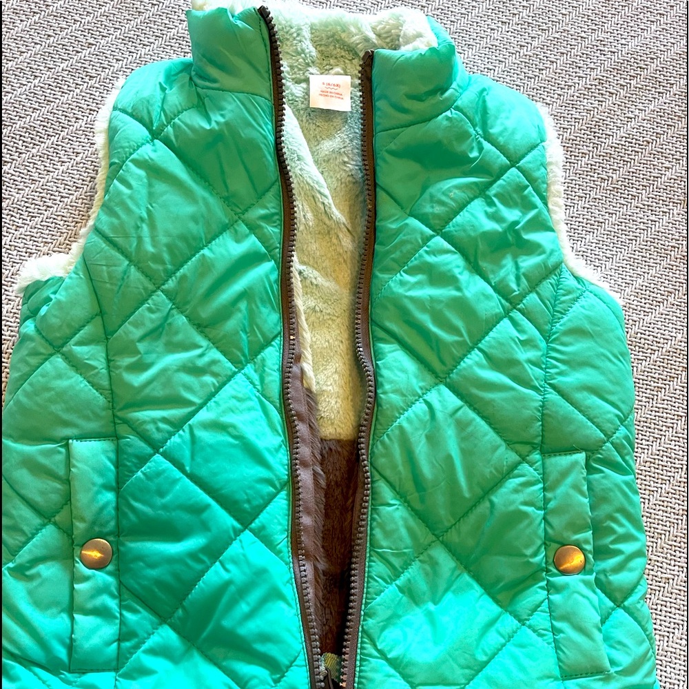 Cat and Jack girls’ reversible vest
